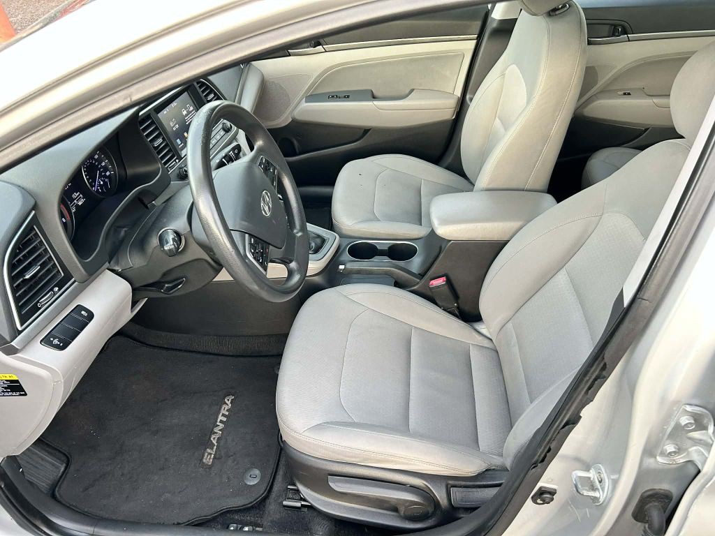 2017 Hyundai Elantra Image 7