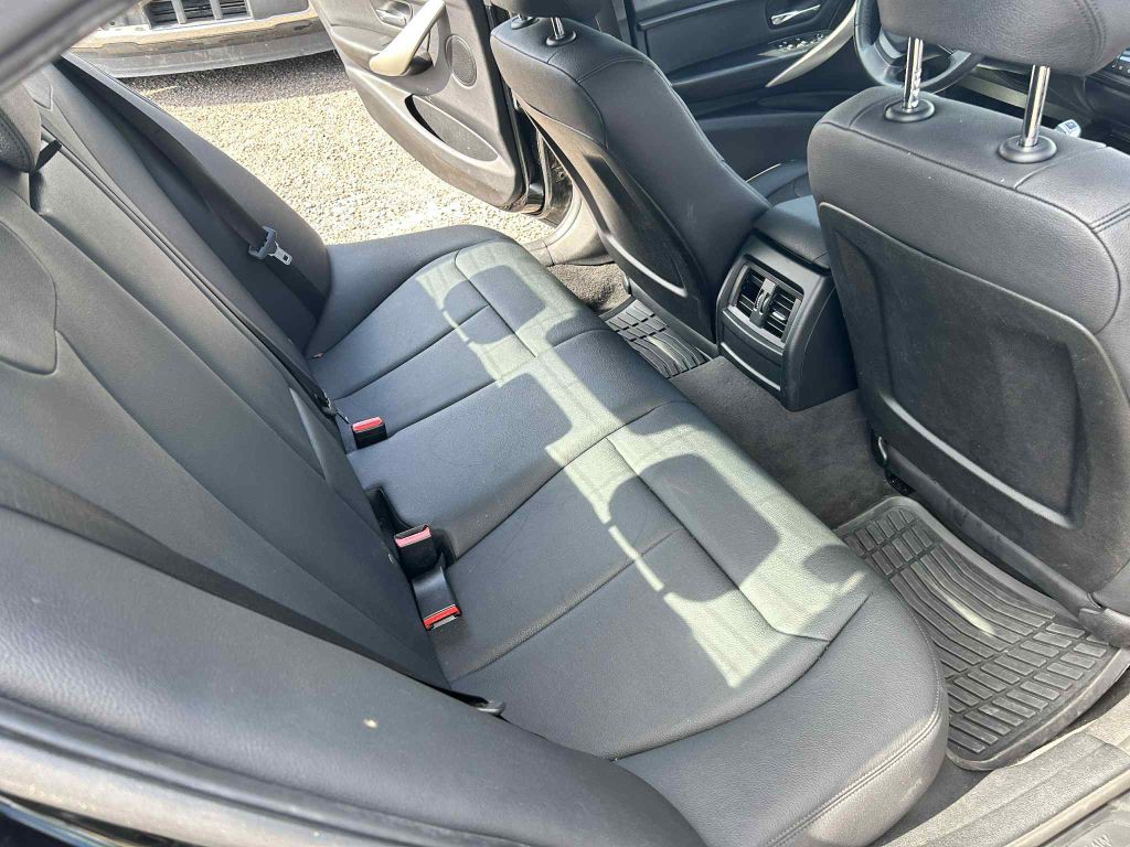 2015 BMW 3 Series Image 14