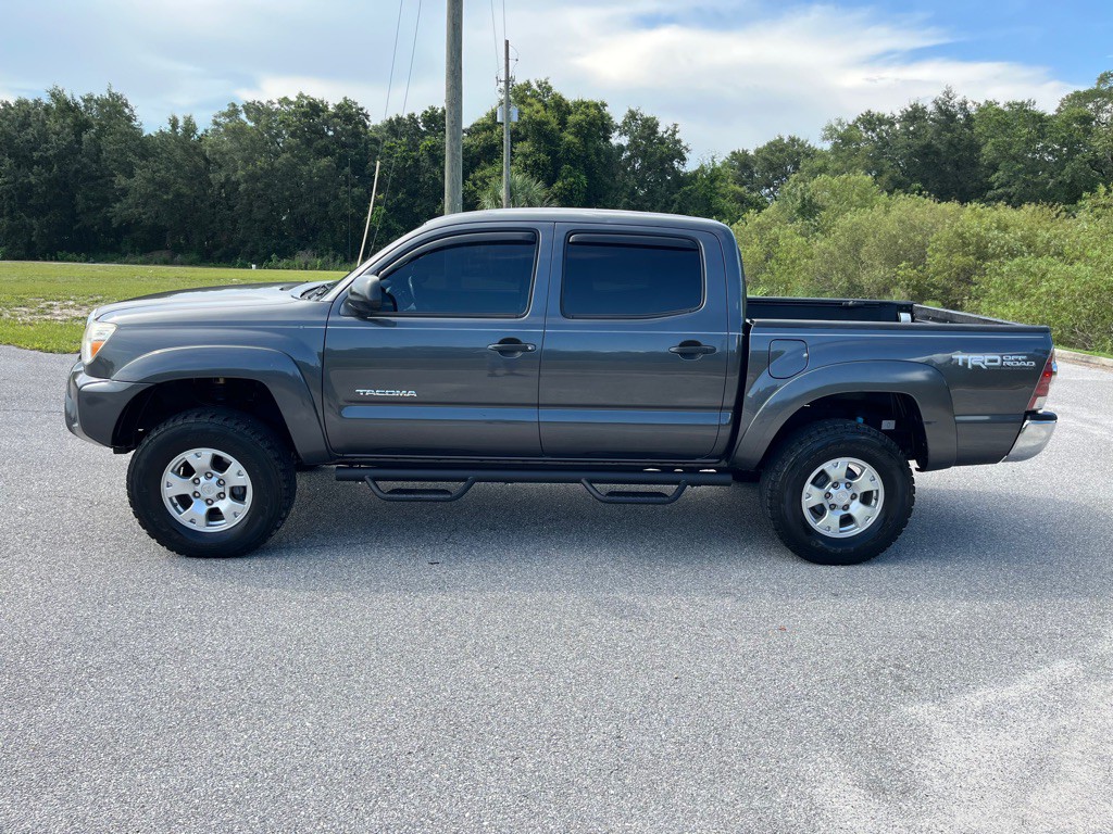 2013 Toyota Tacoma Image 2