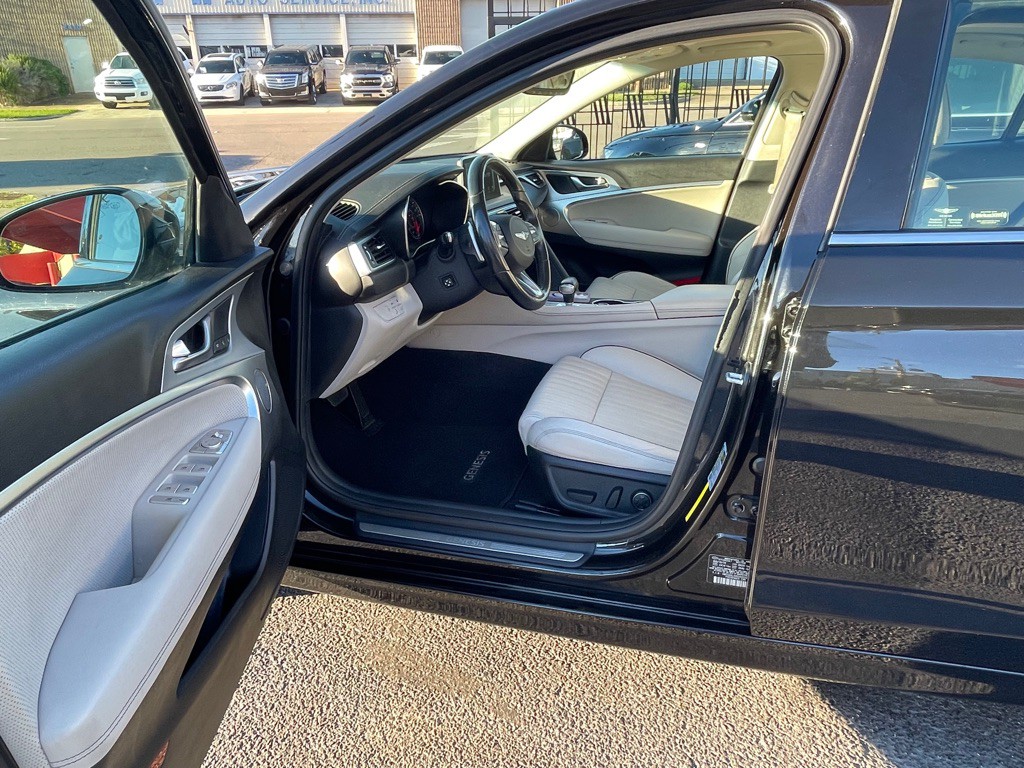 2019 Genesis G70 Image 8
