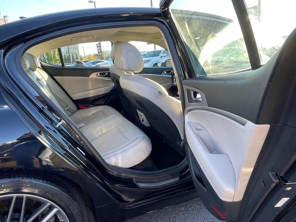 2019 Genesis G70 Image 10