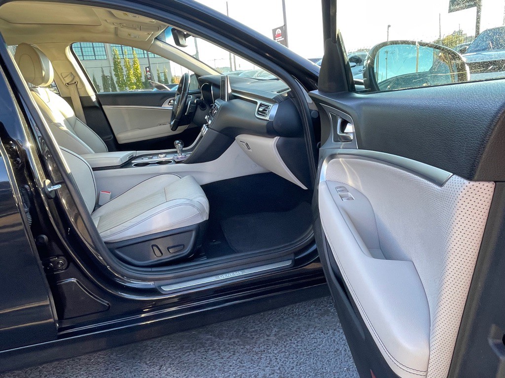 2019 Genesis G70 Image 11