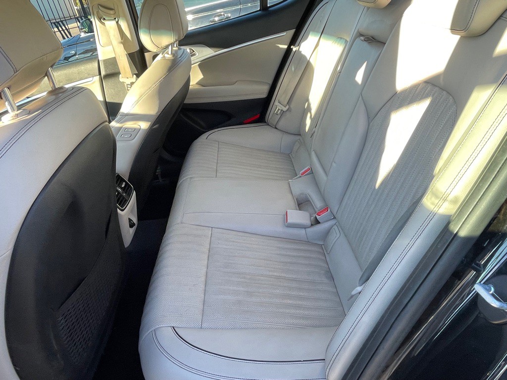2019 Genesis G70 Image 15