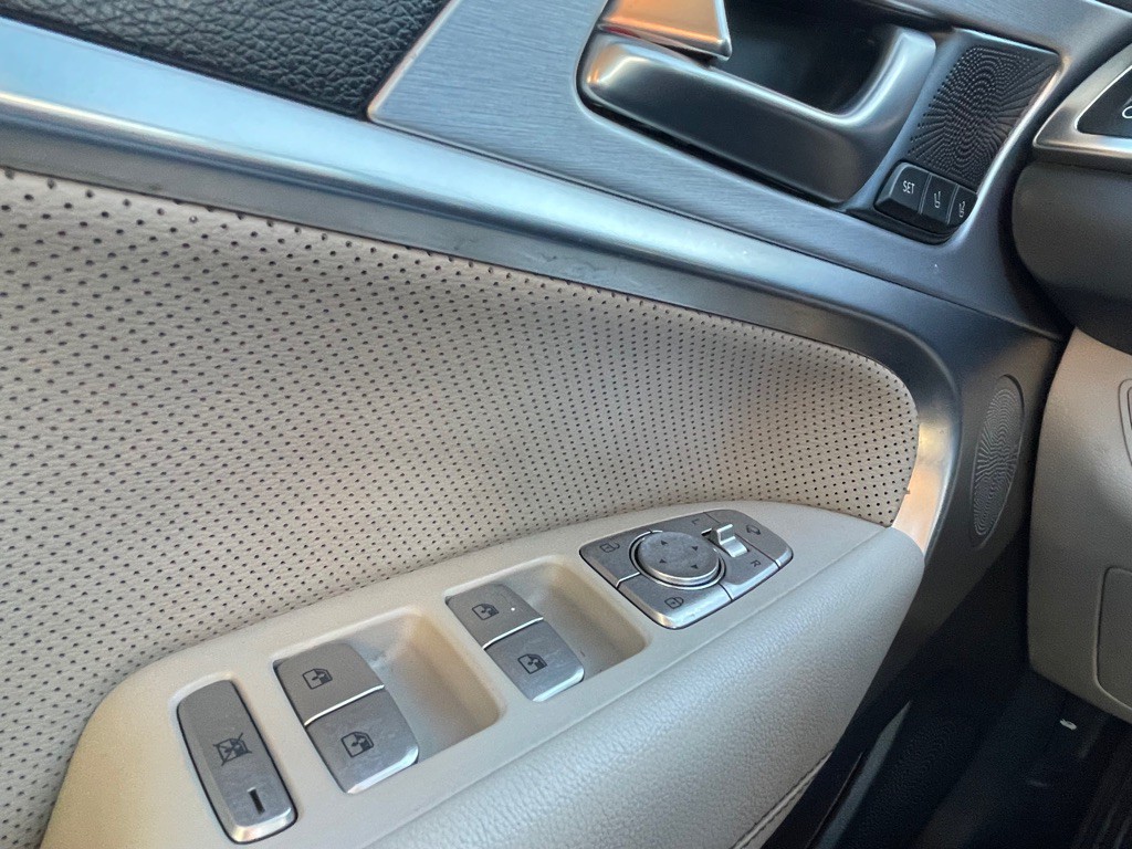 2019 Genesis G70 Image 16