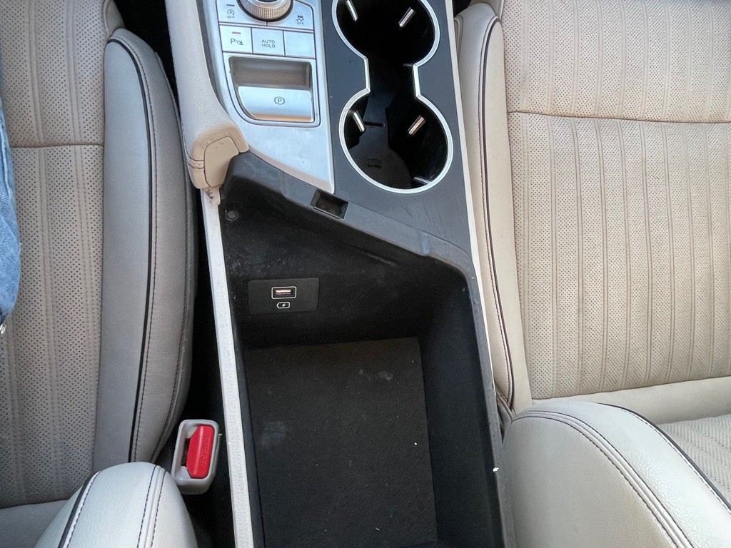 2019 Genesis G70 Image 25