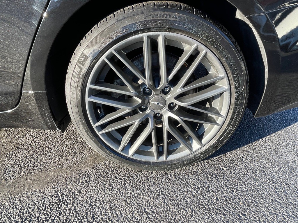 2019 Genesis G70 Image 29