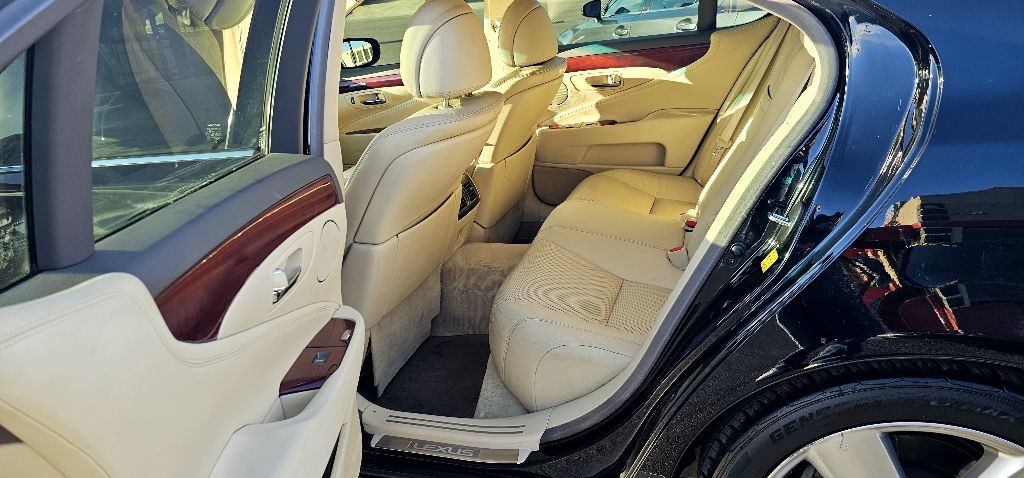 2010 Lexus LS 460 Image 10