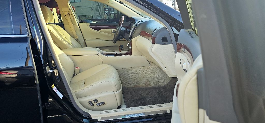 2010 Lexus LS 460 Image 12
