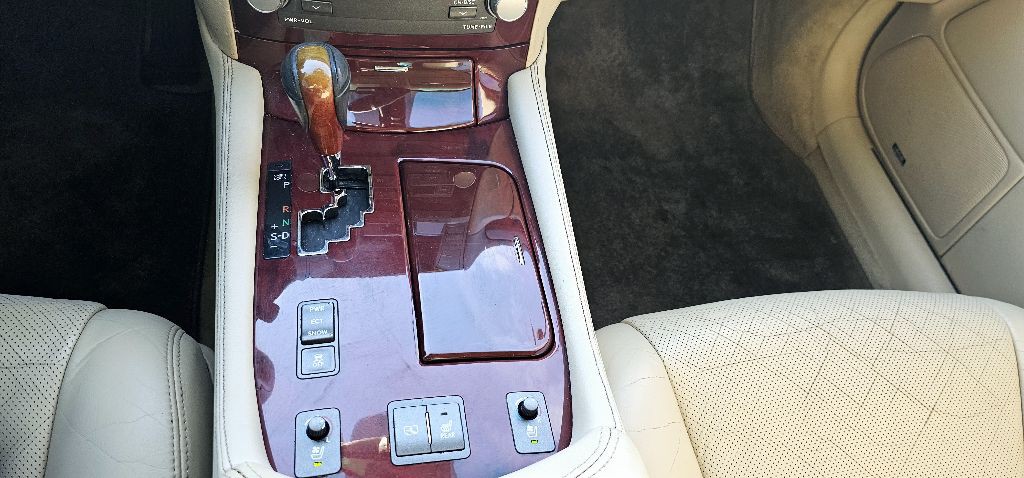 2010 Lexus LS 460 Image 25