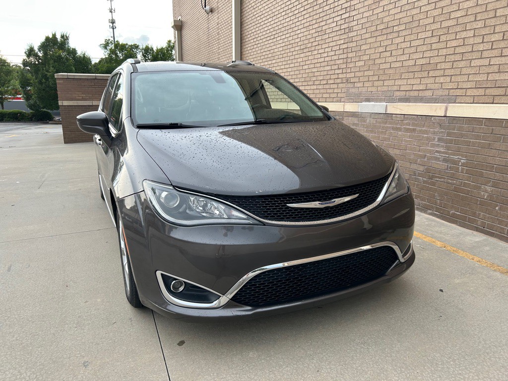 2017 Chrysler Pacifica Image 6