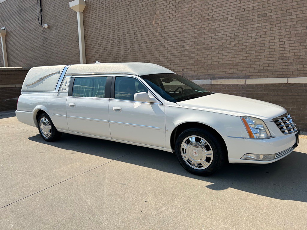 2009 Cadillac DTS Image 1