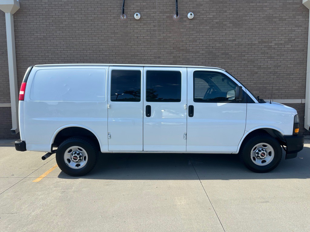 2018 Chevrolet Express Image 3