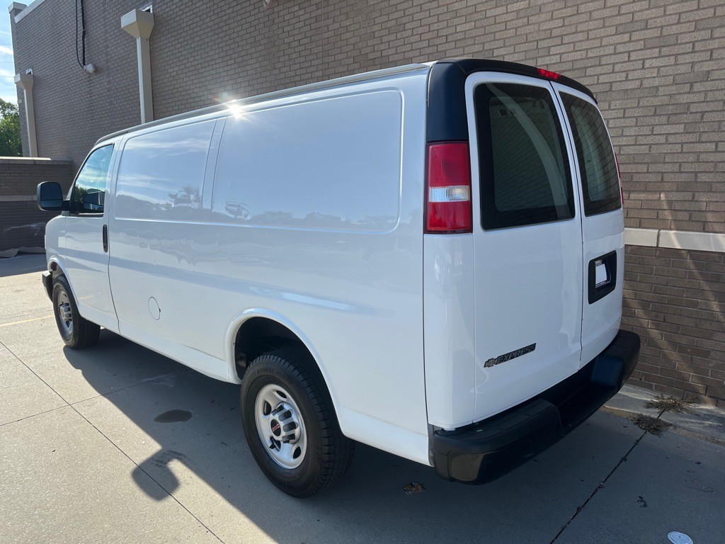2018 Chevrolet Express Image 9