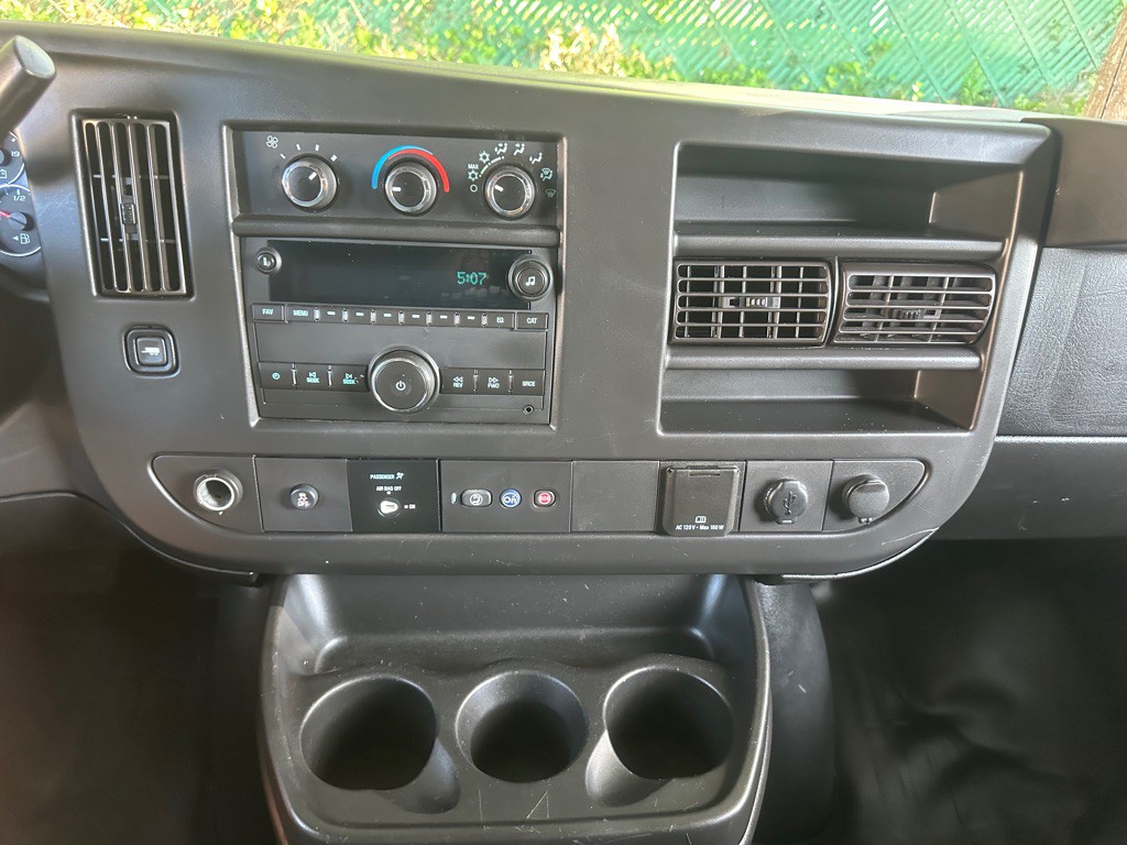 2018 Chevrolet Express Image 13