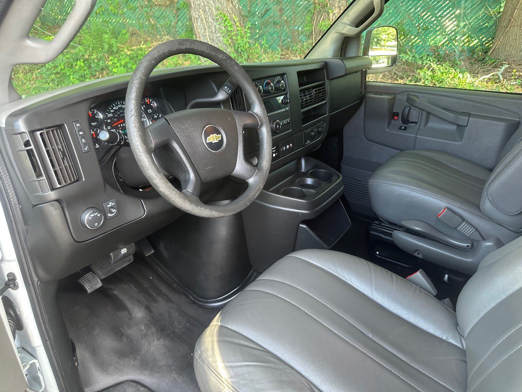 2018 Chevrolet Express Image 15