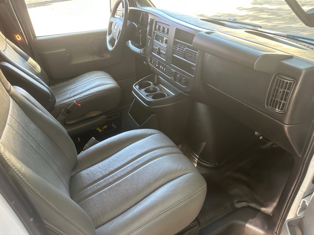 2018 Chevrolet Express Image 16