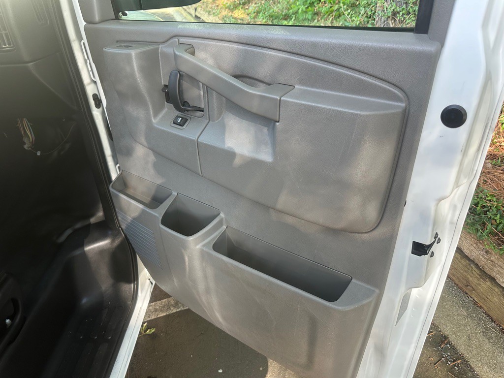 2018 Chevrolet Express Image 17