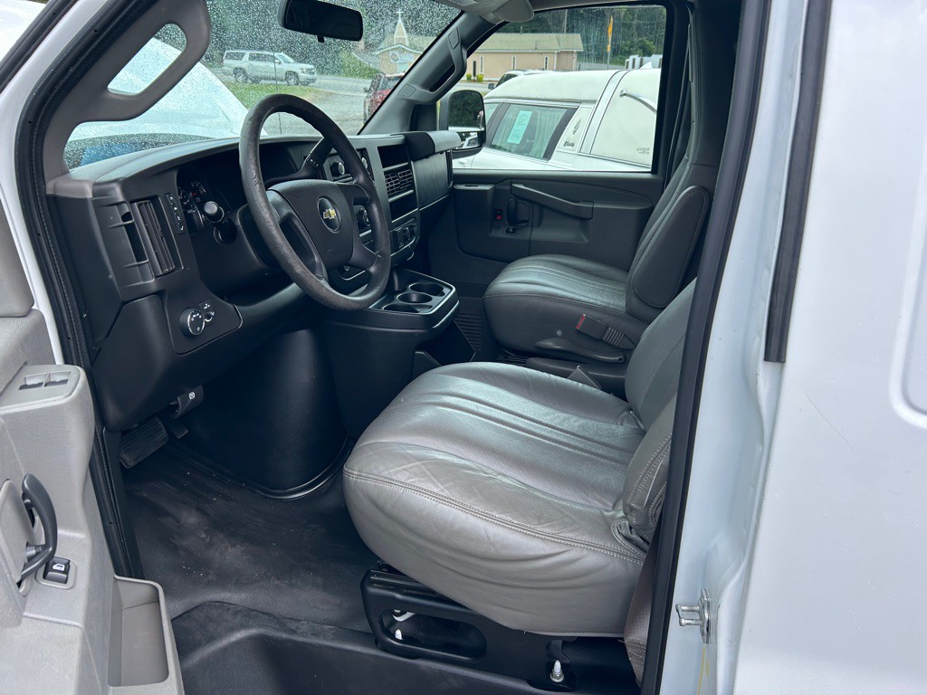 2018 Chevrolet Express Image 19