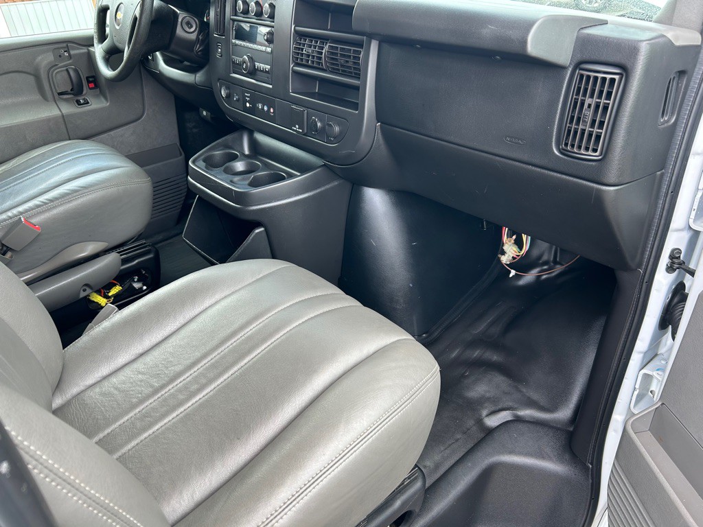 2018 Chevrolet Express Image 26