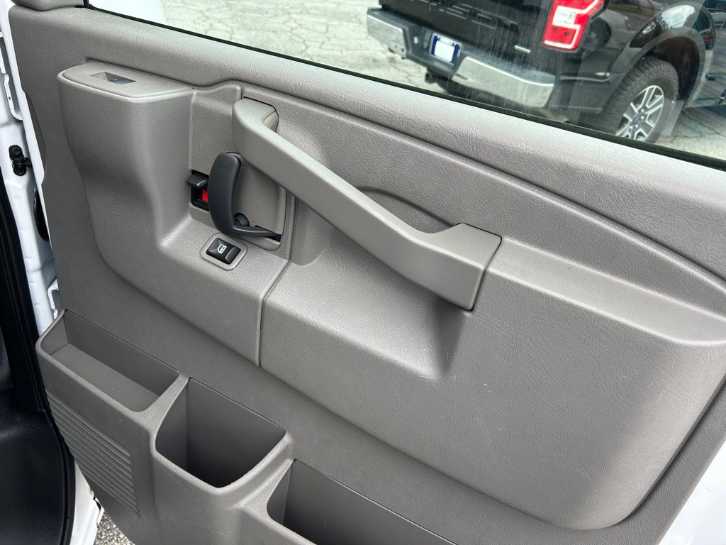 2018 Chevrolet Express Image 27