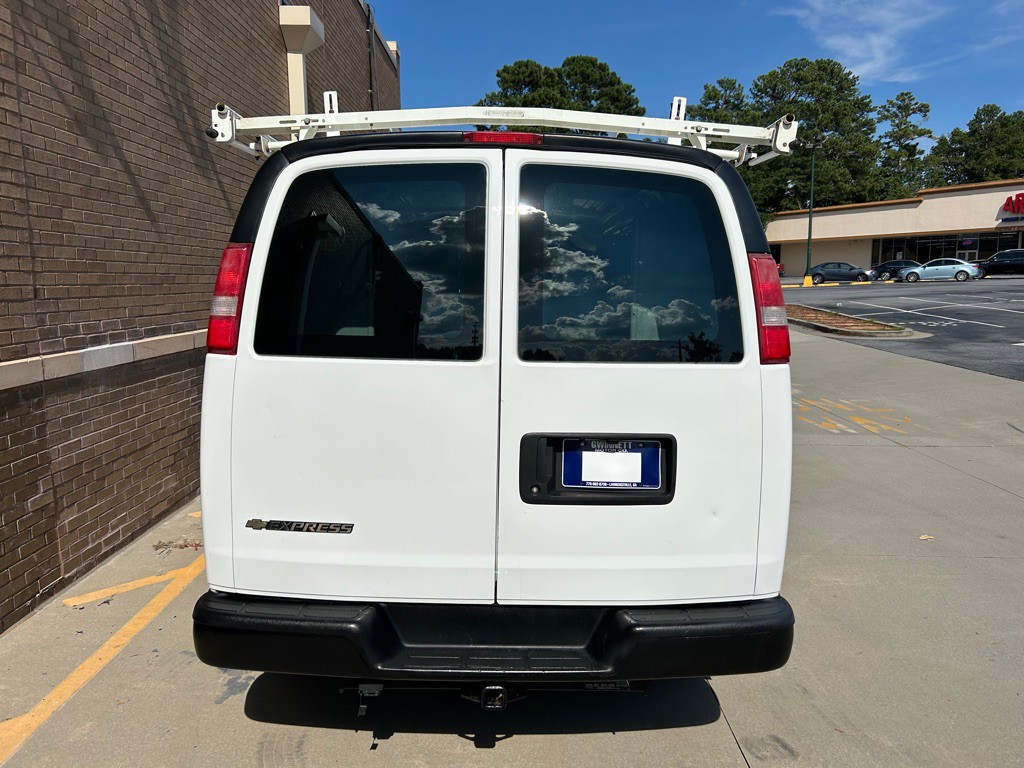 2017 Chevrolet Express Image 5