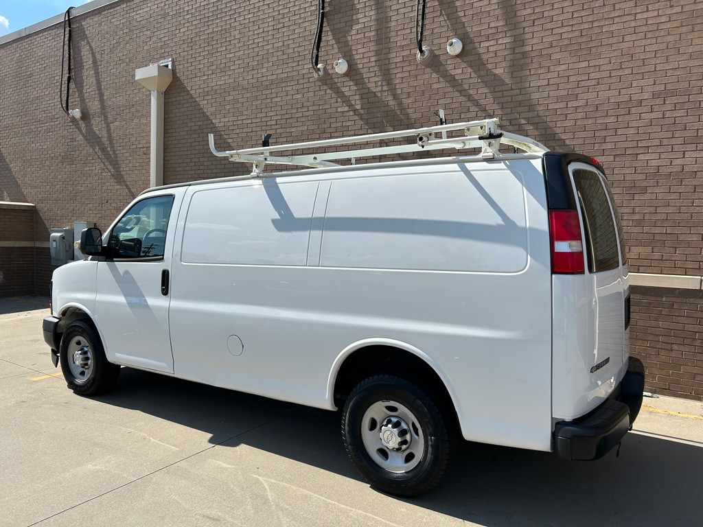 2017 Chevrolet Express Image 7