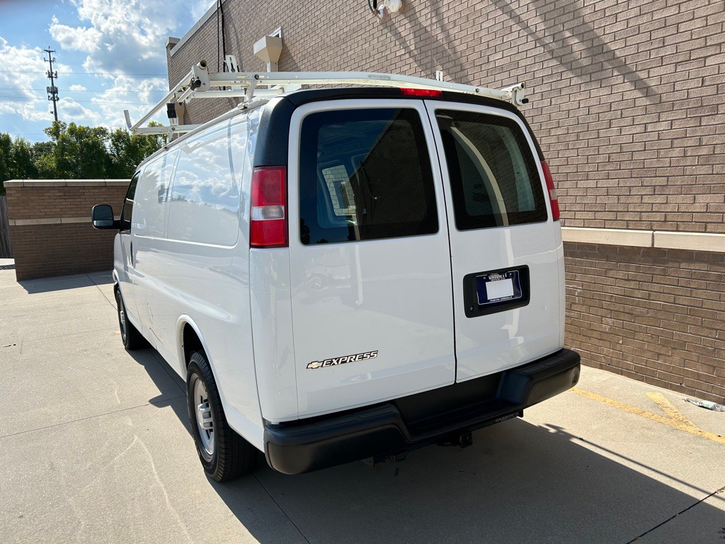 2017 Chevrolet Express Image 8
