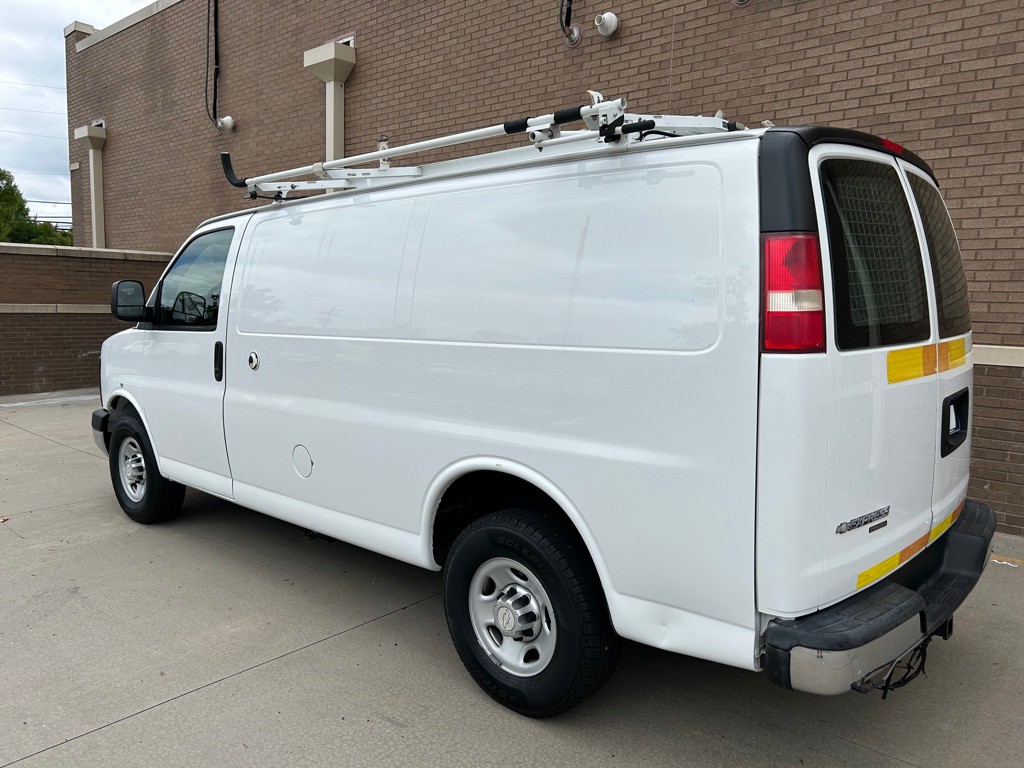 2015 Chevrolet Express Image 10