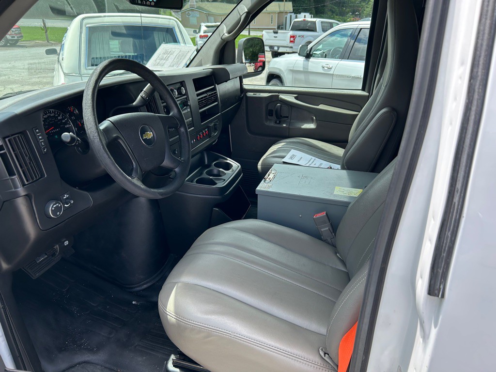 2015 Chevrolet Express Image 12