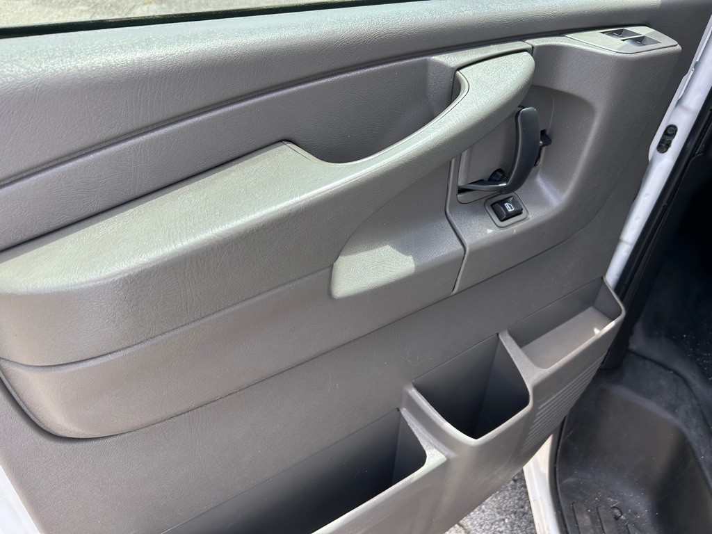 2015 Chevrolet Express Image 14