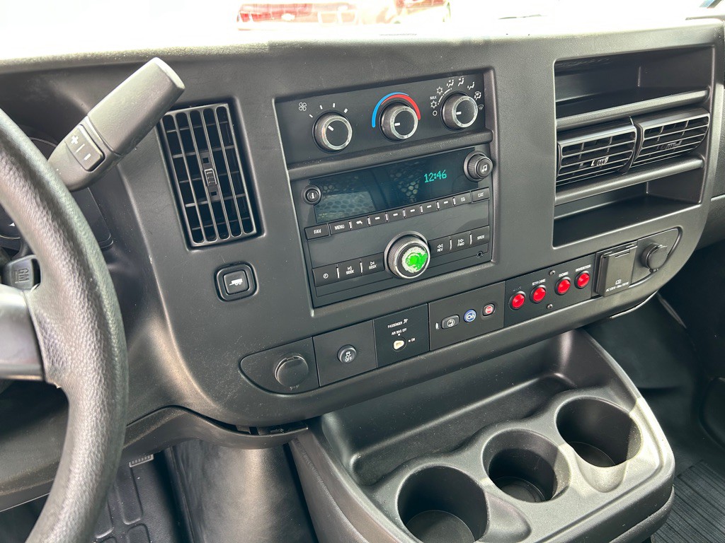 2015 Chevrolet Express Image 16