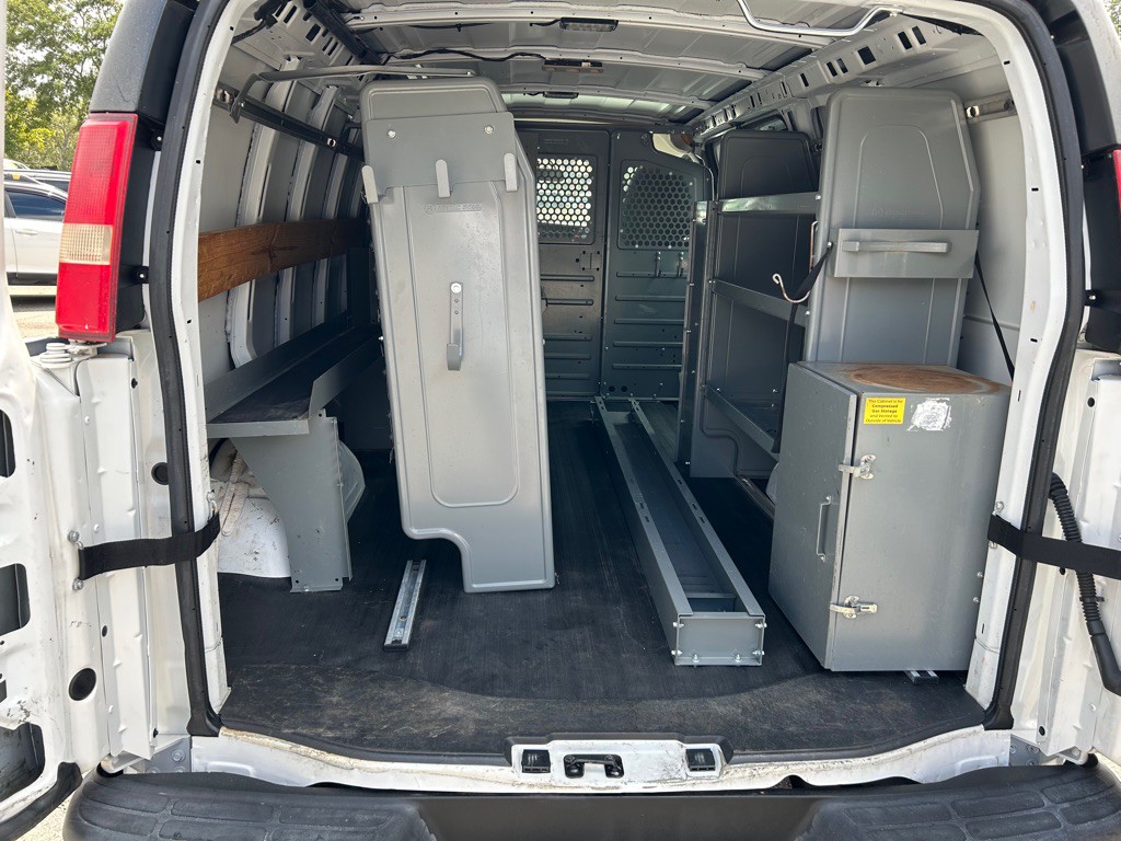 2015 Chevrolet Express Image 21