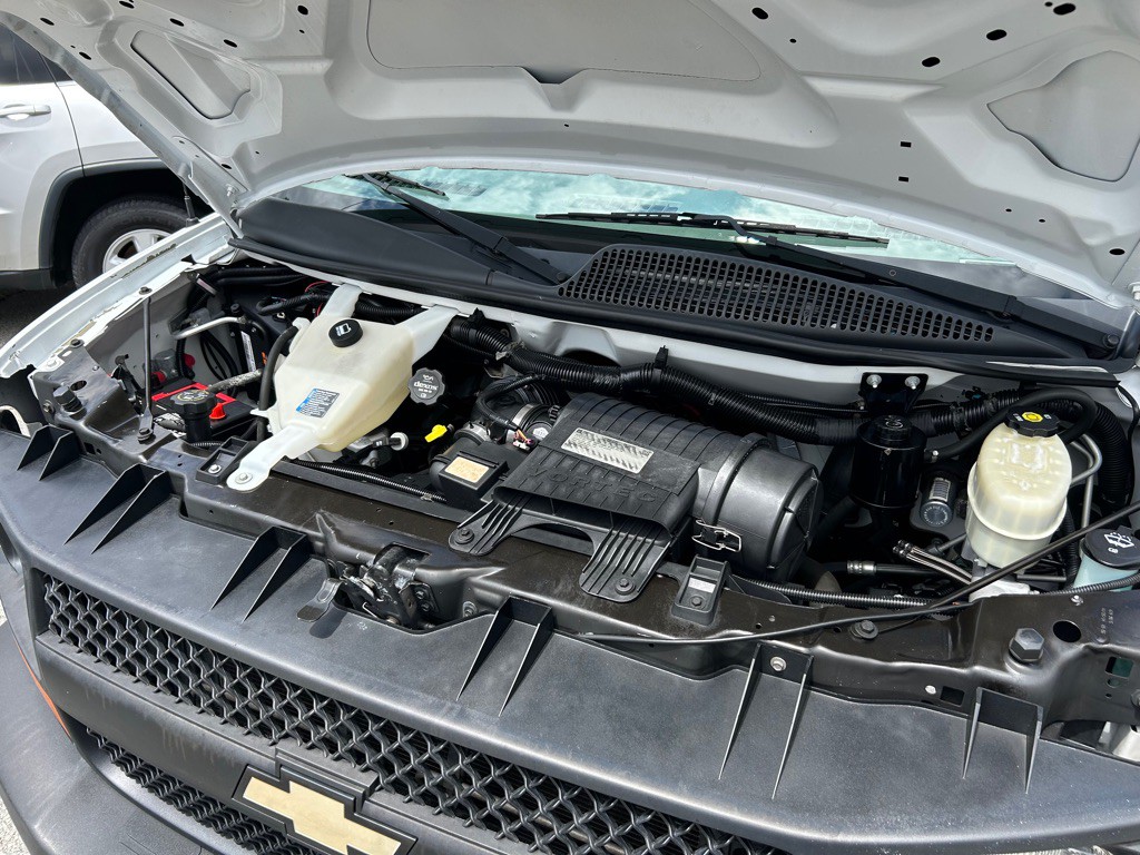 2015 Chevrolet Express Image 24