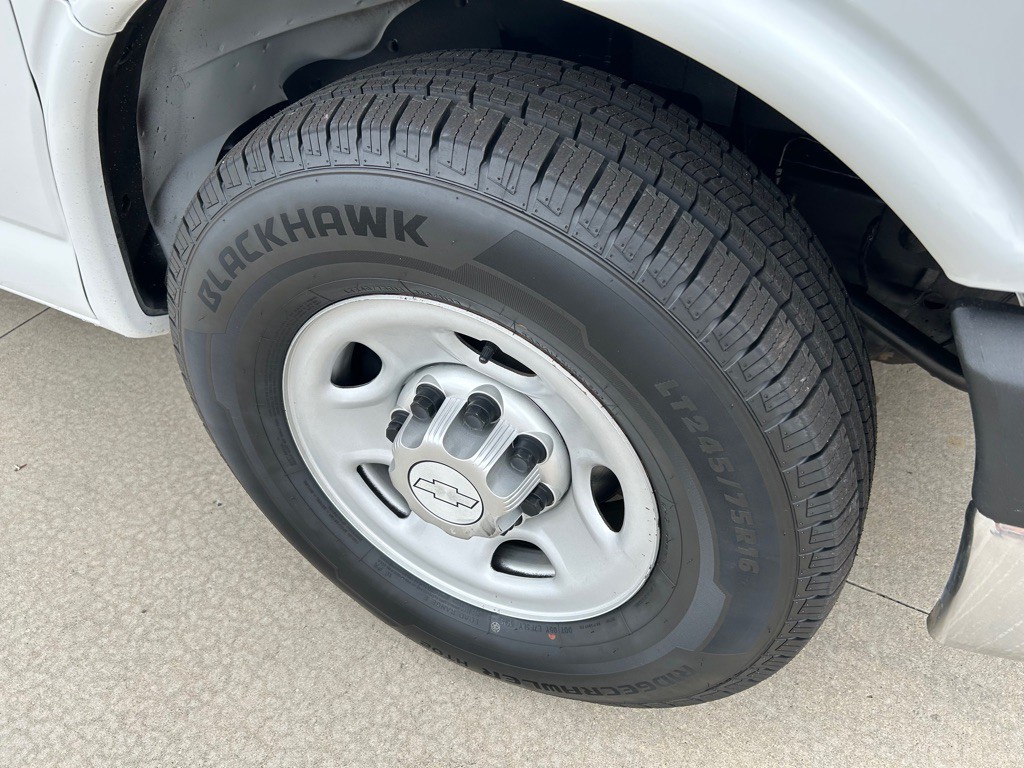 2015 Chevrolet Express Image 26