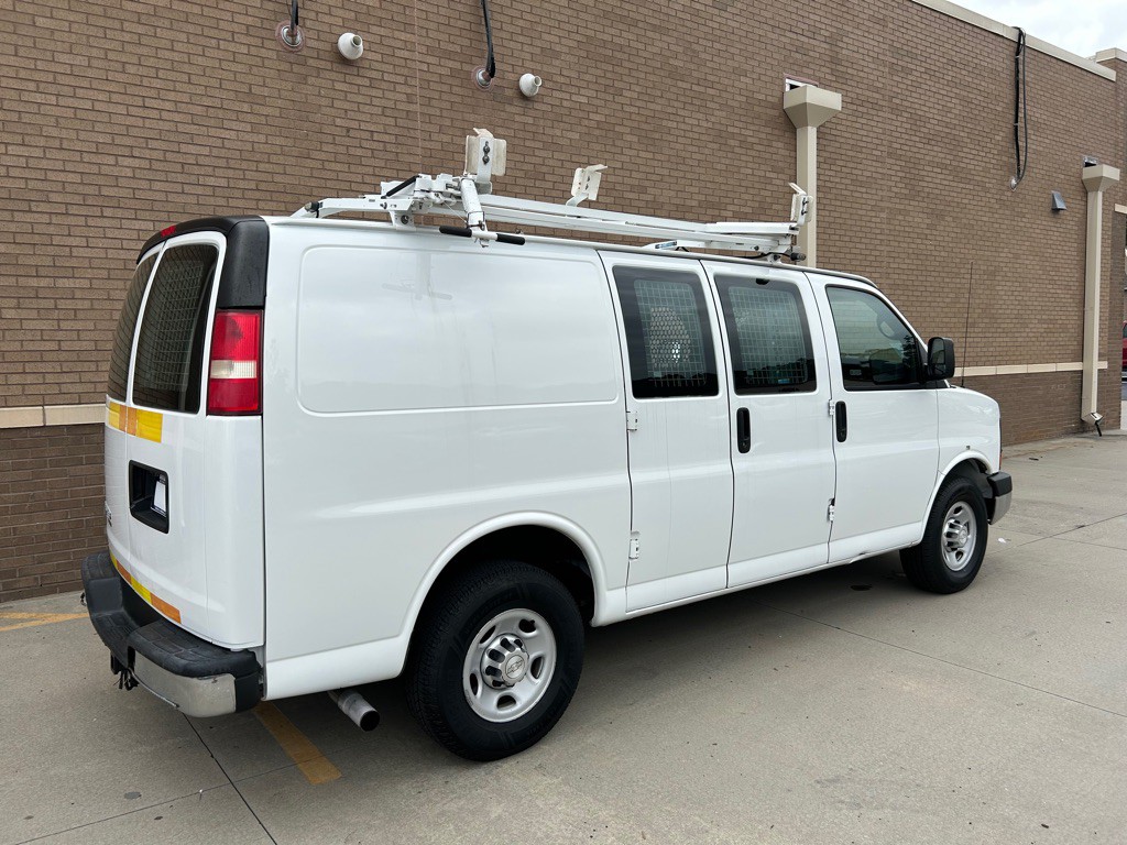 2015 Chevrolet Express Image 4