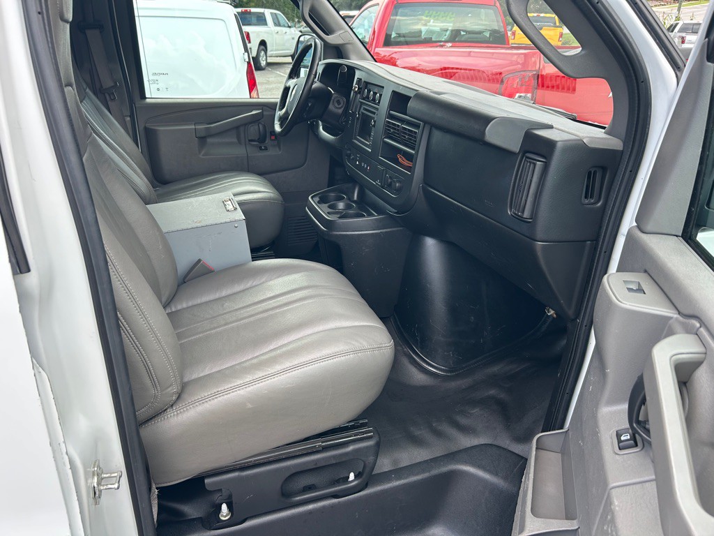 2018 Chevrolet Express Image 14