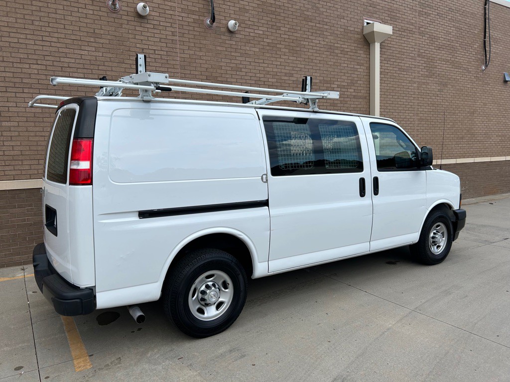 2018 Chevrolet Express Image 1