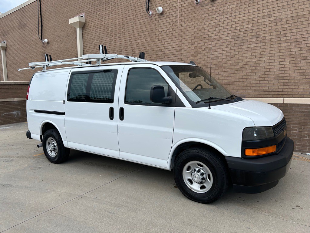 2018 Chevrolet Express Image 3