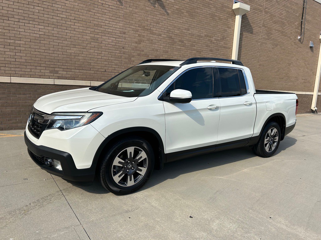 2017 Honda Ridgeline Image 1