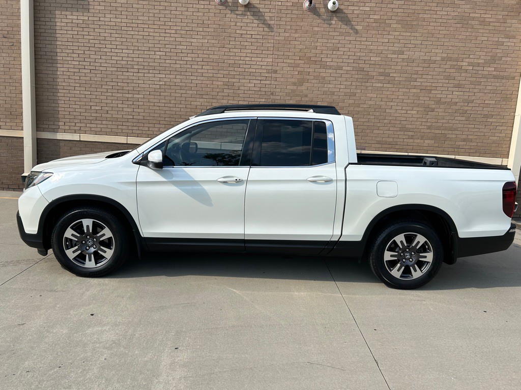 2017 Honda Ridgeline Image 3