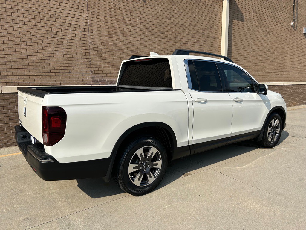 2017 Honda Ridgeline Image 5