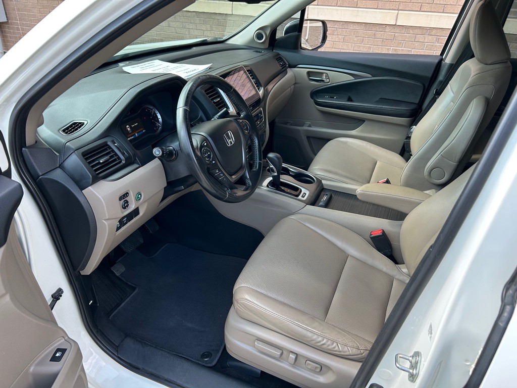 2017 Honda Ridgeline Image 11