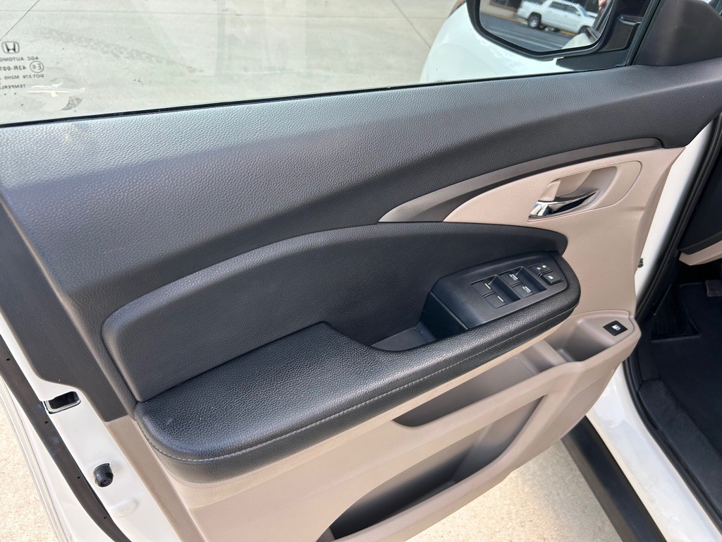 2017 Honda Ridgeline Image 12