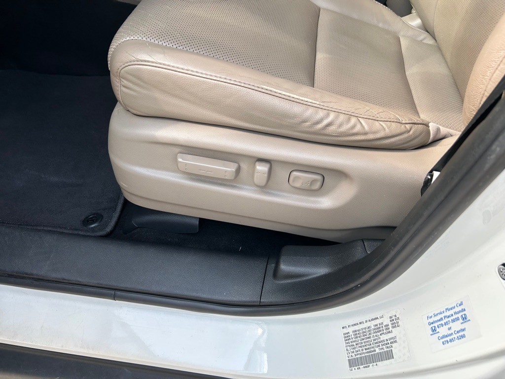 2017 Honda Ridgeline Image 15