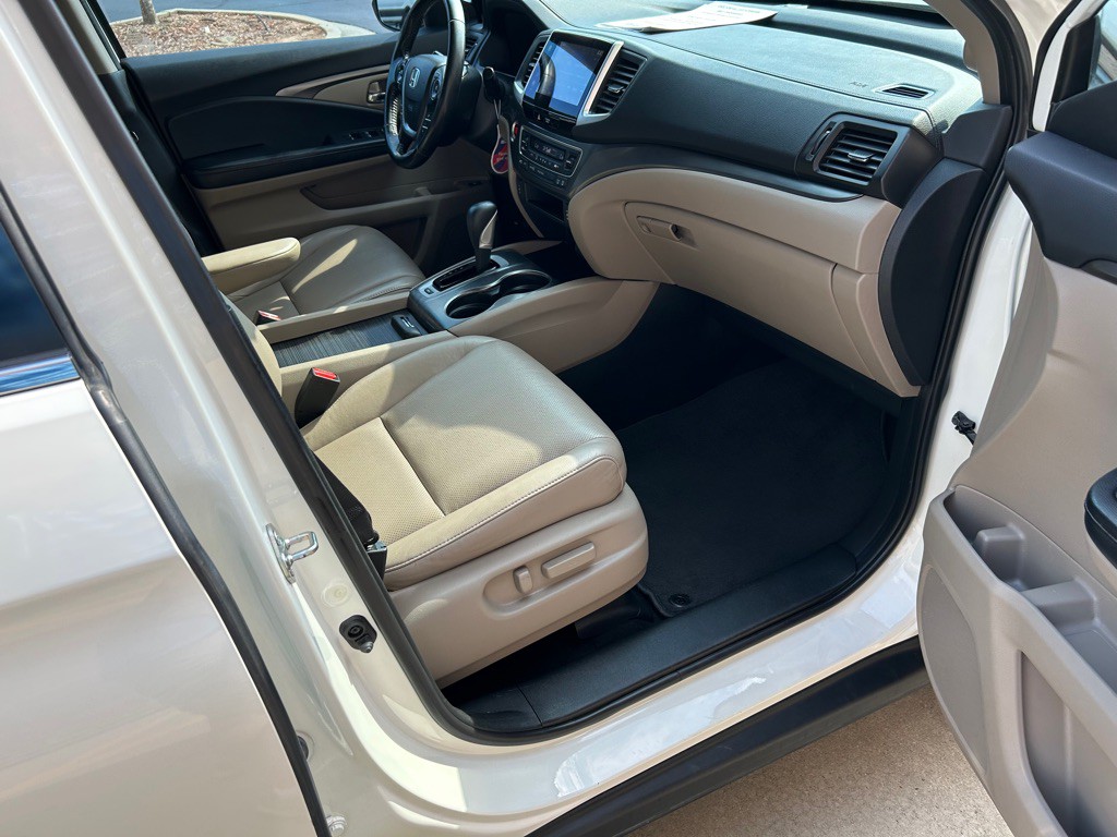 2017 Honda Ridgeline Image 18