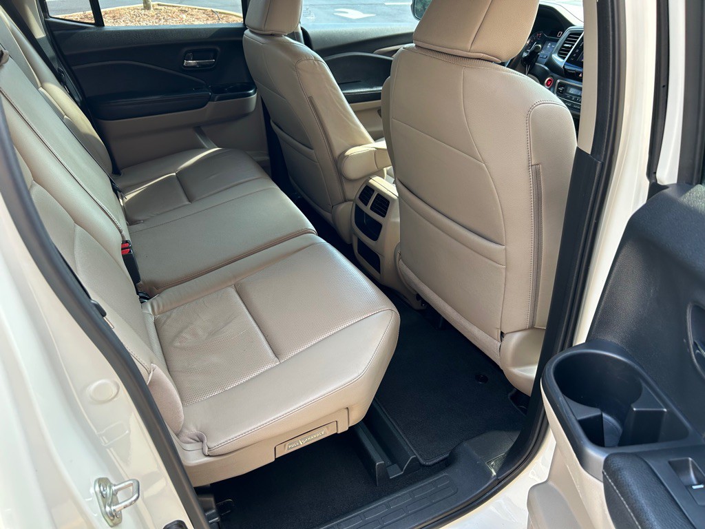 2017 Honda Ridgeline Image 19