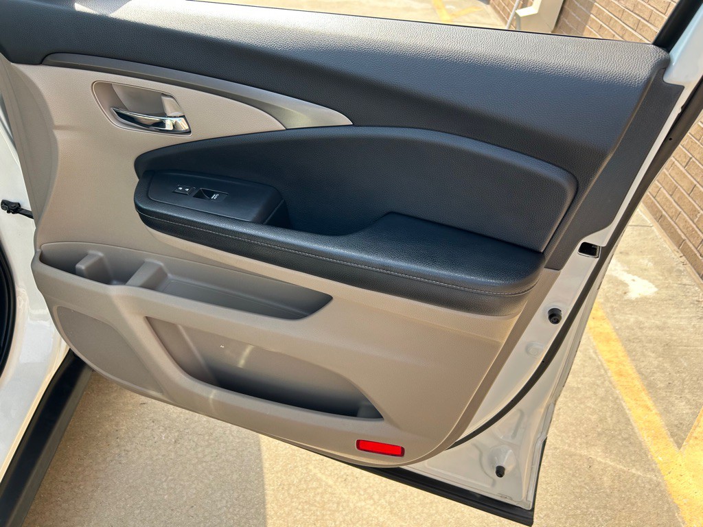 2017 Honda Ridgeline Image 24