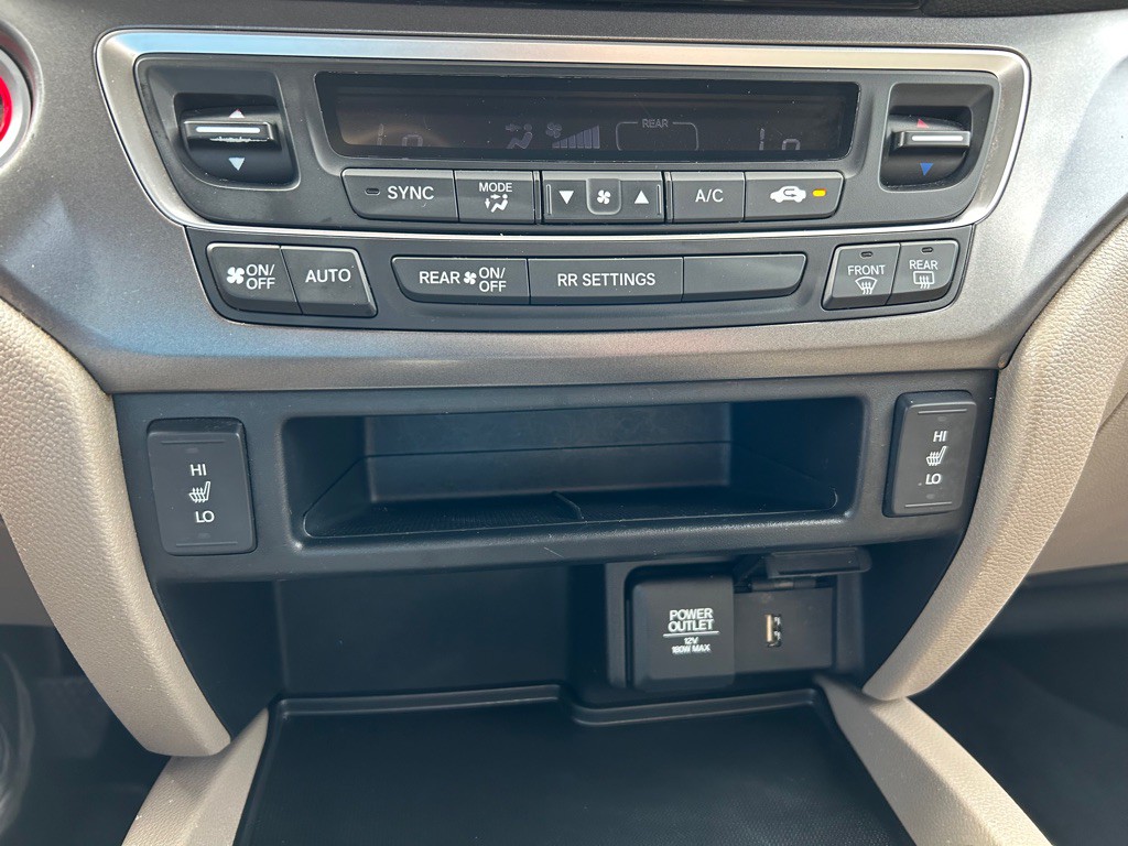 2017 Honda Ridgeline Image 34
