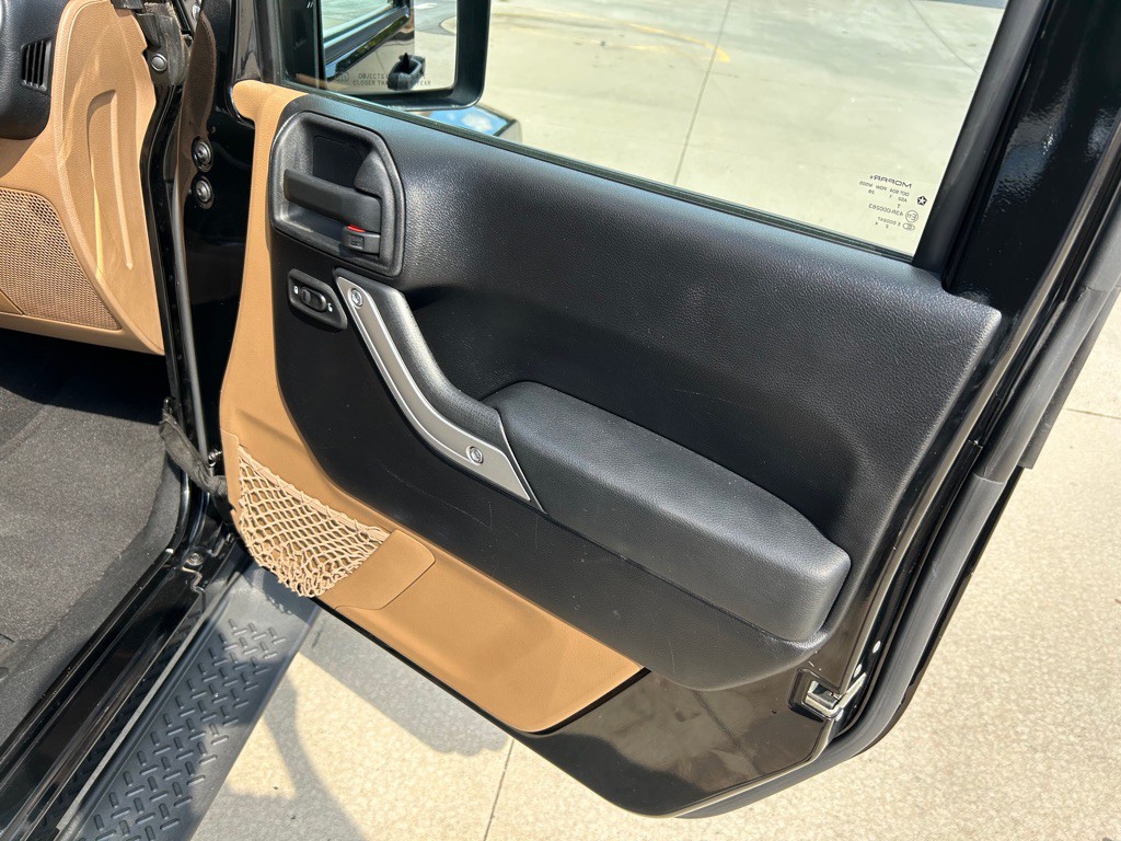 2012 Jeep Wrangler Unlimited Image 17
