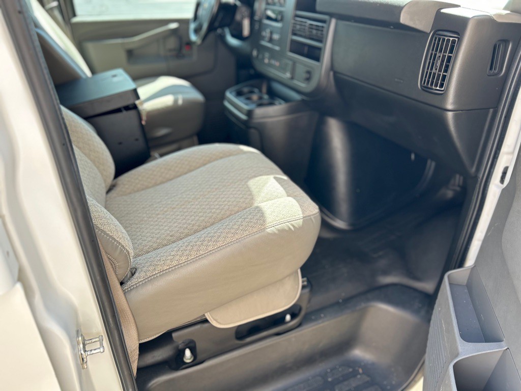 2020 Chevrolet Express Image 18